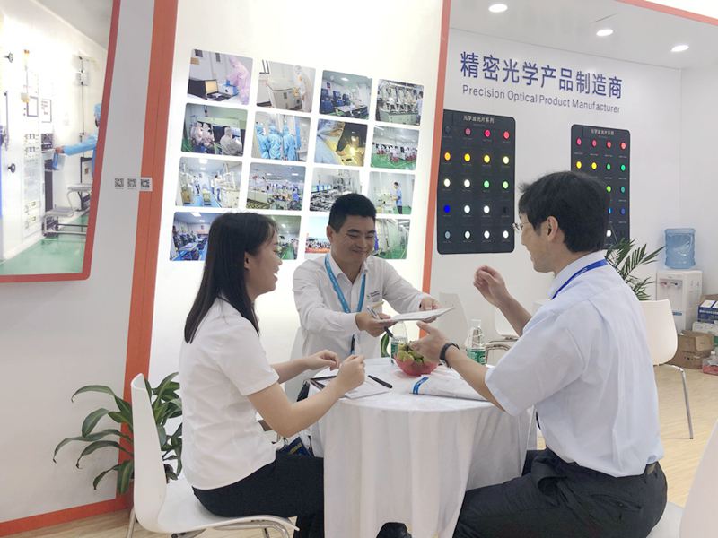 客戶了解濾光片產品 客戶了解濾光片產品