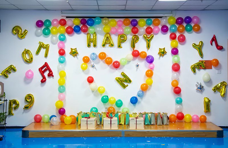 納宏光電生日會(huì)場