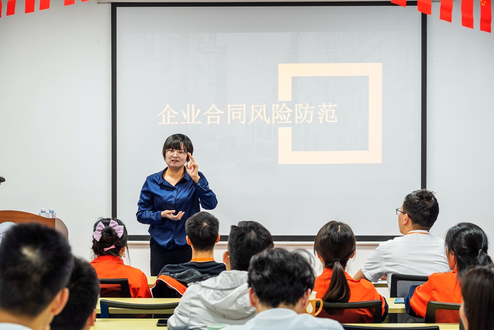 納宏光電的法律培訓(xùn)進行中