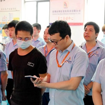 納宏光電組織了全體員工開展了稻盛哲學(xué)晨讀會(huì)